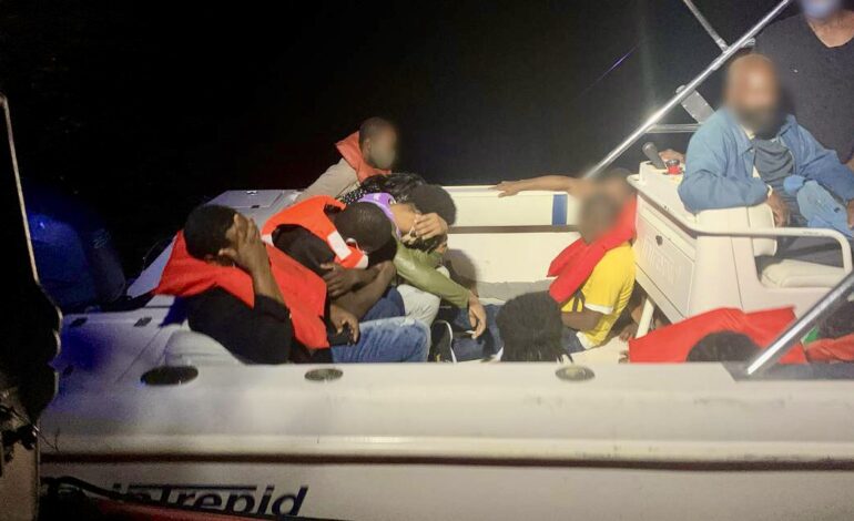  SMUGGLING OF MIXED MIGRANTS CAUGHT ON YACHT
