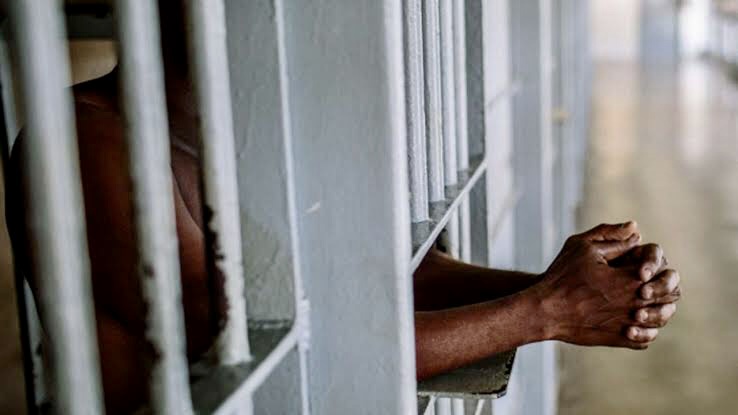 PRISON BREAK : 252 INMATES ESCAPE FROM NIGERIAN PRISON