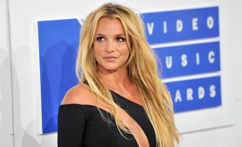 BRITNEY SPEARS ANNOUNCES THAT SHE IS HAVING A BABY