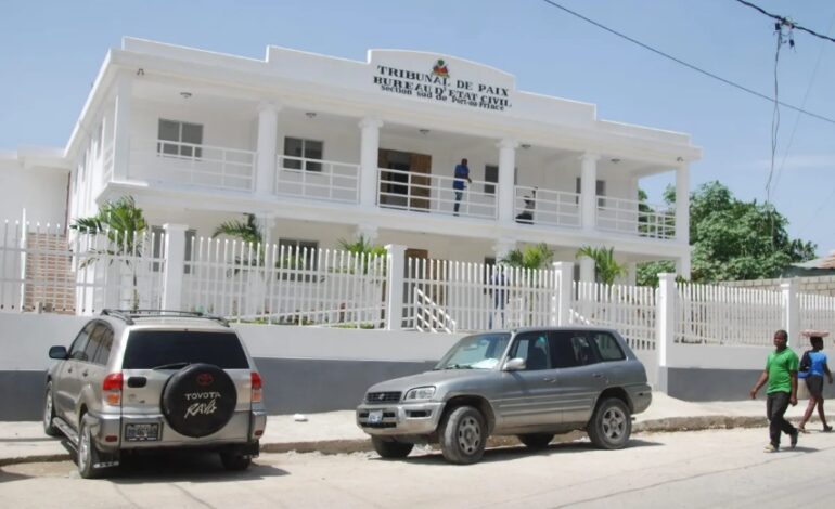 ARMED GANG ATTACKS HAITI’S MAIN COURTHOUSE,  STEALS FILES & VEHICLES