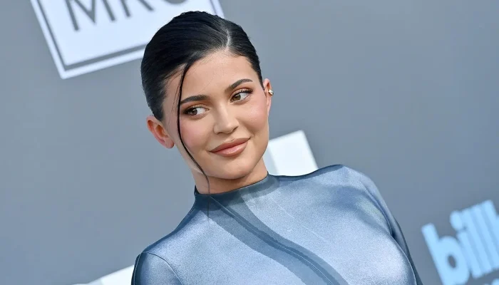 KYLIE JENNER FIRES BACK AT UNSANITARY PROTOCOLS CLAIMS AT KYLIE COSMETICS LAB