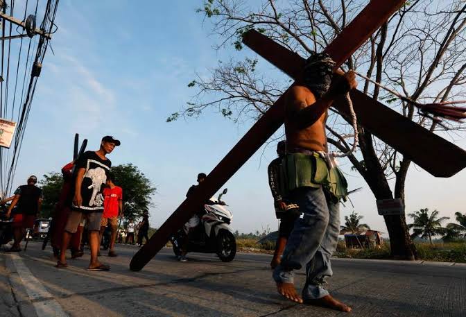 REAL-LIFE CRUCIFIXIONS RESUME IN PHILIPPINES AFTER 3 YEAR COVID HIATUS