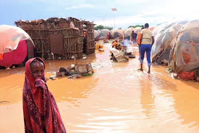 250,000 FLEE FLOODS IN CENTRAL SOMALIA