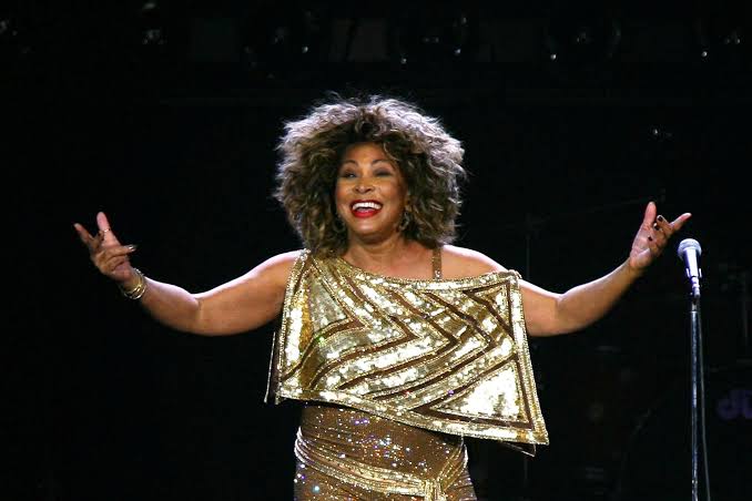 CELEBRITIES, FANS PAY THEIR RESPECT TO ‘THE QUEEN OF ROCK & SOUL’ TINA TURNER