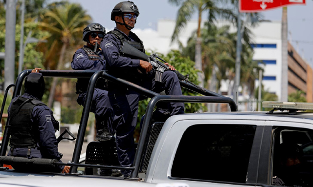  MEXICAN ARMED GROUP KIDNAPS 14 MEMBERS OF THE SECURITY MINISTRY