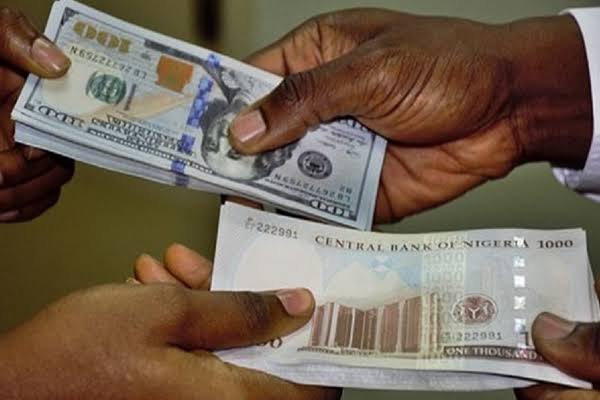 NIGERIA’S CURRENCY HITS HISTORIC LOW AMID SOARING INFLATION