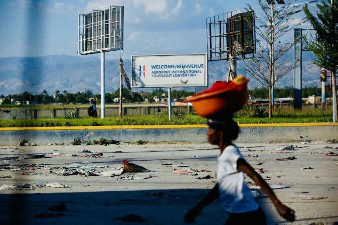 GANGS IN HAITI ATTEMPT TO SEIZE CONTROL OF MAIN AIRPORT