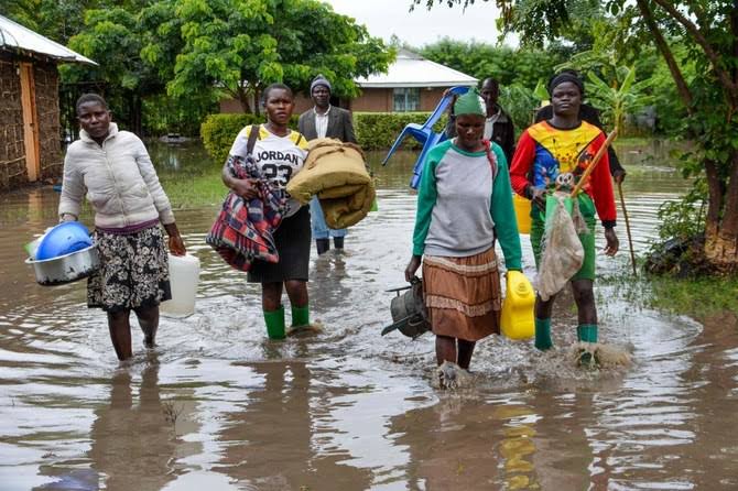 BURST DAM IN KENYA RAISES FLOOD DEATH TOLL ABOVE 120