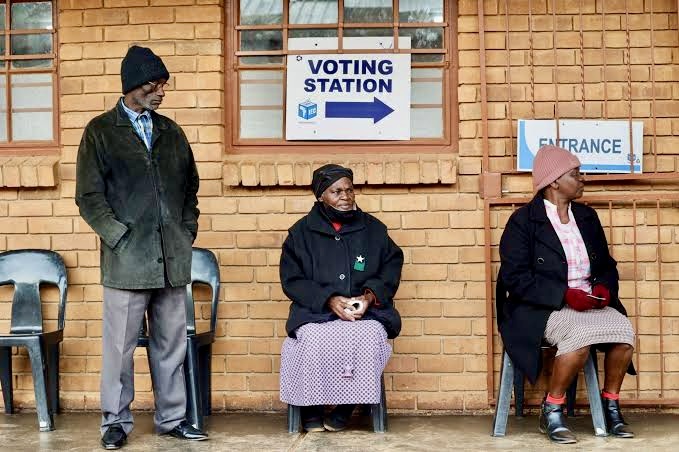 SOUTH AFRICANS PARTICIPATE IN HIGHLY CONTESTED ELECTION POST-APARTHEID